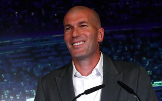 Zidane trở lại Real Madrid nhưng lương chỉ bằng một nửa Simeone