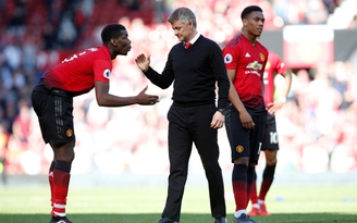 HLV Solskjaer giữ chân Pogba bằng chiếc băng đội trưởng M.U