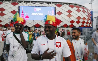 Những CĐV nước ngoài ‘xộ khám’ trong những ngày đầu World Cup
