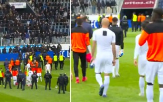 Trừng phạt CĐV Thụy Sĩ tràn xuống sân đòi lột quần áo cầu thủ