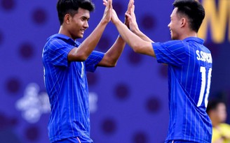 Bóng đá SEA Games 30: Thắng dễ U.22 Singapore, Thái Lan trở lại đường đua