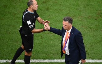 HLV Van Gaal chia tay tuyển Hà Lan và giải nghệ sau trận thua Argentina