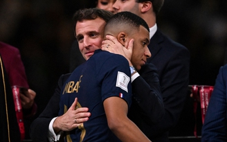 Khoảnh khắc xúc động của Tổng thống Pháp dành cho Mbappe sau chung kết World Cup 2022