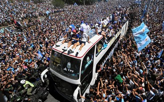 CĐV Argentina hụt hẫng khi cuộc diễu hành chiến thắng World Cup đột ngột huỷ bỏ