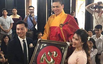 MC Thành Trung làm lễ cưới ở chùa với vợ 9X