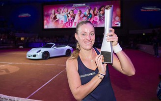 Kerber lên ngôi vô địch tại Stuttgart sau khi đánh bại Wozniacki