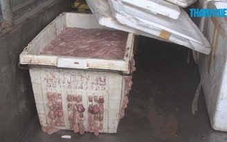 Chặn đứng 300 kg lòng heo thối mang vào Quảng Nam tiêu thụ