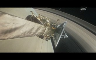 Tàu Cassini thăm dò sao Thổ lần cuối