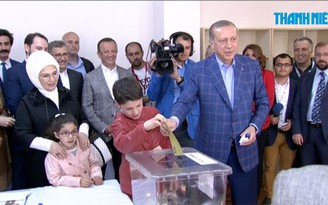 Thổ Nhĩ Kỳ kiểm phiếu trưng cầu dân ý trao quyền cho tổng thống