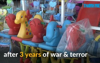 IS chạy, búp bê và đồ chơi trở lại với trẻ em Iraq