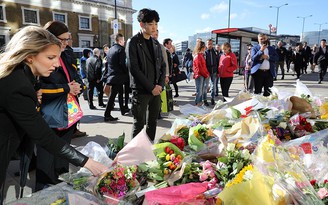 Anh tưởng niệm nạn nhân vụ tấn công cầu London
