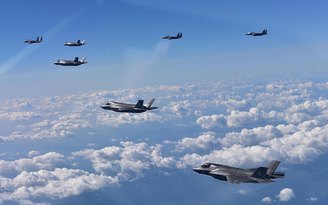 Máy bay ném bom Mỹ bay qua bán đảo Triều Tiên