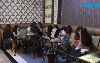 Đột kích cơ sở karaoke có tiếp viên nữ phục vụ khách nước ngoài