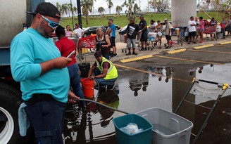 Puerto Rico: Nước và thực phẩm đã được chuyển đến