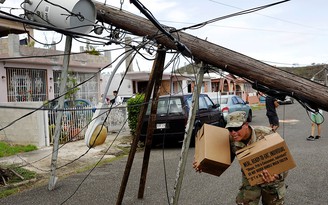 Bão phá hỏng cầu đường, Puerto Rico bị cô lập