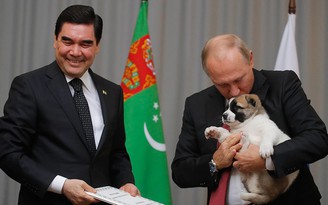 Ông Putin nhận được cún con nhân ngày sinh nhật