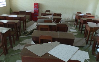 Vĩnh Long: Sập la phông trường học, 9 học sinh nhập viện
