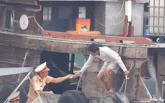 CSGT, TTGT sông Đồng Nai 'làm việc' chớp nhoáng: Đi tuyên truyền mùa mưa bão (!?)