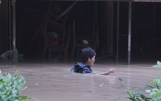 Sau bão, người dân Bình Định không kịp trở tay trước lũ