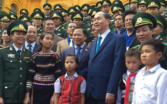Chủ tịch nước gặp gỡ 60 giáo viên quân hàm xanh