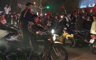 Thanh Hóa: Khiêu vũ giữa đại lộ mừng chiến thắng