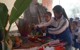 Tiếc thương nam sinh quên mình cứu 3 mẹ con đuối nước