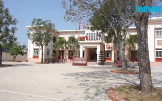 UBND xã vắng hoe vì cán bộ, nhân viên đi tham quan, du lịch