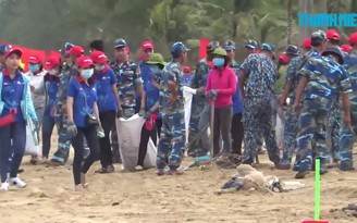 Hơn 500 người nhặt rác, làm sạch bãi biển Phú Quốc