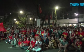 Chức vô địch AFF Cup làm quên đau đớn của bệnh nhân ung thư Chức vô địch AFF Cup làm quên đau đớn của bệnh nhân ung thư