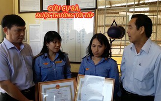 Cứu cụ bà, hai nữ nhân viên gác chắn được khen thưởng tới tấp