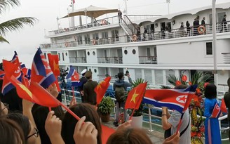 Lãnh đạo cấp cao Triều Tiên tham quan vịnh Hạ Long