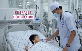 Bé trai 5 tuổi bị hóc đồ chơi lego nhựa tím tái người