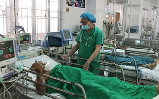15 bác sĩ cứu sống bệnh nhân bị đâm thủng bụng máu chảy ồ ạt