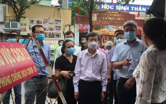 Thứ trưởng Bộ Y tế Nguyễn Trường Sơn thị sát khu cách ly chống Covid-19 ở TP.HCM