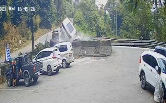 Xế hộp gặp nạn kinh hoàng trên đèo Bảo Lộc, 1 người chết, 3 người bị thương nặng