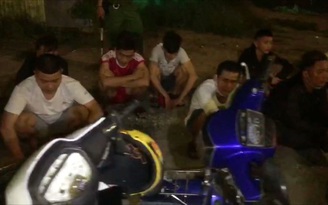 Hàng trăm thanh thiếu niên đua xe, cổ vũ đua xe náo loạn trên QL1A đêm 30.4