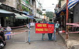 Phong tỏa con đường sát chợ Thị Nghè vì Covid-19: “Thì trời kêu ai nấy dạ”