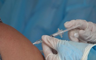 Đồng Nai lại thiếu kim tiêm dù sắp nhận nửa triệu liều vắc xin Covid-19