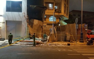 Sập nhà trên đường Võ Văn Kiệt: giải cứu kịp lúc 3 người mắc kẹt