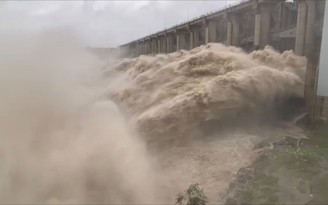 Lũ trên sông Ba đang lên nhanh, nhiều nơi ở Phú Yên bị ngập nặng