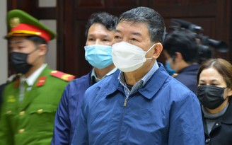 "Thổi" giá thiết bị y tế: cựu giám đốc Bệnh viện Bạch Mai lãnh án 5 năm tù