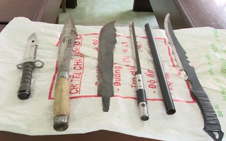 Phát hiện nhiều súng, dao, ma túy tại nơi sống của đôi vợ chồng ở Tiền Giang