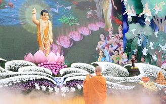 Ấm áp, bình an khi tham dự Đại Lễ Phật Đản