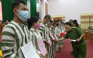 52 phạm nhân tại trại giam Xuân Lộc được Chủ tịch nước đặc xá