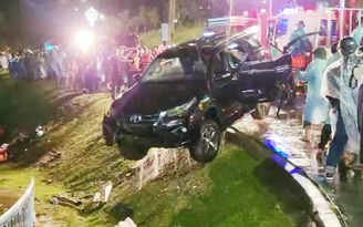 Tai nạn thương tâm, ô tô con rơi xuống hồ Xuân Hương, 2 người chết