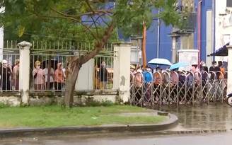 Vận động hàng trăm công nhân ngừng “vây” cổng nhà máy ở Đà Nẵng