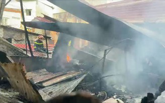 Cháy dữ dội căn nhà cho thuê ở Q.Bình Thạnh
