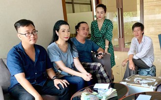 Gia đình nghệ sĩ Lê Bình mang 300 triệu tiền phúng điếu làm từ thiện