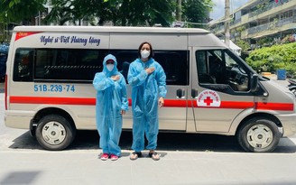 Việt Hương tiếp tục mua xe chở oxy hỗ trợ bà con mùa dịch