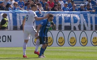 Ibrahimovic bị đuổi khỏi sân vì tát tai đối thủ